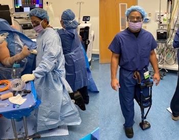 Dr. Ankit Bansal wearing the iWALK crutch during surgery - iWALKFree